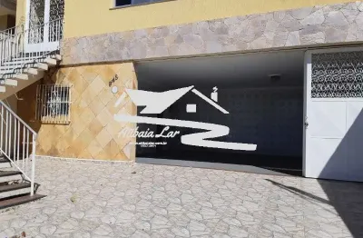 Casa para locação no Centro de Atibaia próximo ao Hotel Faro, são 4 dormitórios, 3 salas, 4 banheiros, vaga para 4 autos e tem elevador.