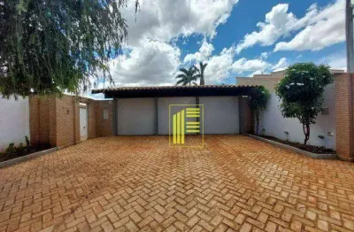 Aluga-se casa comercial com 600 m² de terreno, térrea com 03 dormitórios, 04 wc, 05 vagas. ótima para clinicas de repouso.