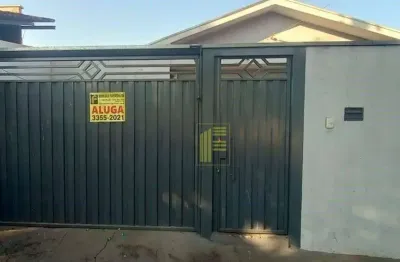 Casa para locação no cristo rei com 02 dormitórios e 02 vagas de garagem.