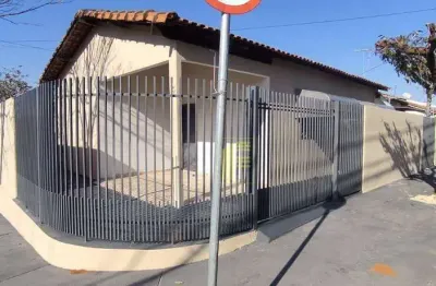 Casa com 3 quartos para alugar na Rua Estevão Facchini, Residencial Macedo Teles I, São José do Rio Preto