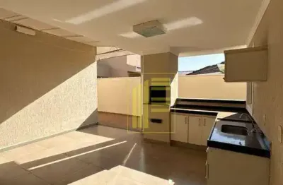 Casa para locação no condomínio gaivota i com área gourmet com churrasqueira.