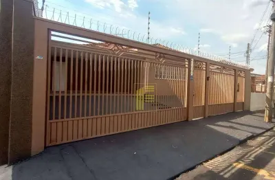 Casa para locação no boa vista com 03 quartos, churrasqueira e 05 vagas de garagem.
