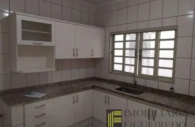 Apartamento com 01 quarto e 01 vaga coberta para locação na vila maceno