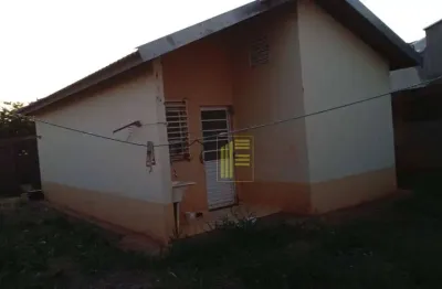 Casa no dignidade para locação com 02 quartos e 02 vagas de garagem.