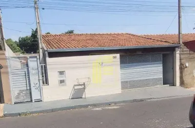 Casa no maria lucia para locação com 02 quartos e 02 vagas de garagem.