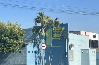 Casa comercial para locação na vila bom jesus com 04 salas, recepção e 03 banheiros.