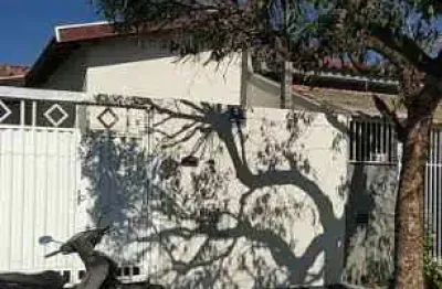 Casa para locação com 02 dormitórios e garagem, próximo ao vetorazzo.