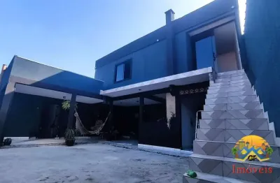Casa excelente acabamento à 100 metros do mar em matinhos/pr