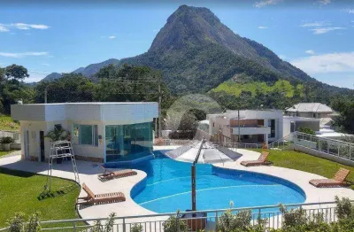 Terreno com ótima localização. próximo a área de lazer do condomínio.