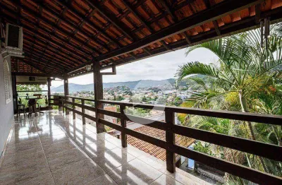 Excelente casa na região oceânica de niterói, rodeado de natureza e tranquilidade, com uma vista deslumbrante.