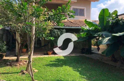 Linda e completa casa dúplex, entre as montanhas e as praias!