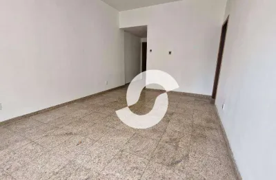 Amplo apartamento de 3 qts, 2 banheiros, boa cozinha, área e 1 banheiro de serviço. O prédio é muito bem administrado