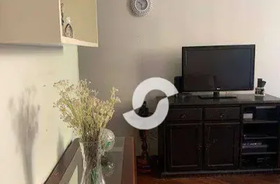 Bom apartamento com sala, 2 quartos, banheiro social, cozinha e área de serviço. uma vaga de garagem.