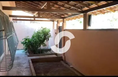 Itaboraí boa casa linear, com sala, 3 quartos, sendo 1 suíte, 1 banheiro social, copa cozinha, uma boa varanda na frente, vaga de garagem