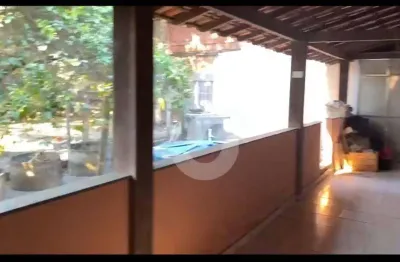 Itaboraí boa casa linear, com sala, 3 quartos, sendo 1 suíte, 1 banheiro social, copa cozinha, uma boa varanda na frente, vaga de garagem