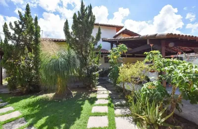 Casa linear com piscina, próximo às melhores praias da ro