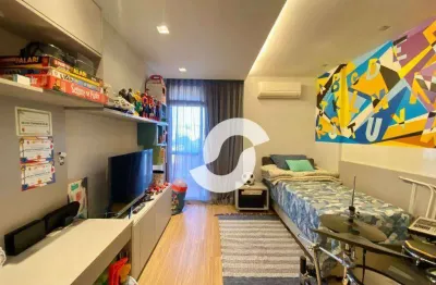 Apartamento com varanda, totalmente reformado, 4 quartos, 3 suítes e 3 vagas no miolo de Icaraí, piscina, salão de festas