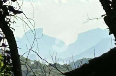 Excelente àrea com 1800 m²no pé da serra da tiririca com vista p o rio de janeiro