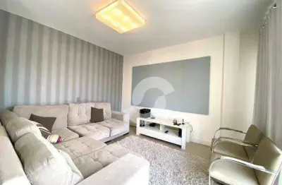 Cobertura reformada com 4 quartos no miolo de icaraí