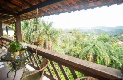 Linda casa com piscina no condomínio lírios do campo iv – 4 quartos!