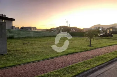 Terreno à venda em condomínio de luxo em Maricá, 443 m² por R$ 360.000 - Itapeba - Maricá/RJ