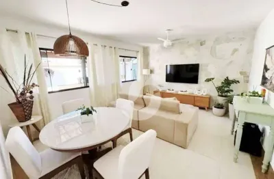 Excelente casa duplex próxima à av. central, ao lado de comércios!