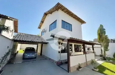 Excelente casa duplex próxima à Av. Central, ao lado de comércios!