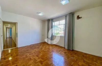 Apartamento reformado em Icaraí com 3 quartos, suíte, vaga e dependências