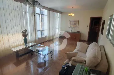 3 qts, sendo um suiite, na Pereira da Silva, quadra da Praia, Frente , Sol da Manhã e Vista lateral Mar