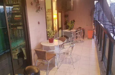 Bom apartamento com: sala em 3 ambientes, varanda, 4 quartos, sendo  2 suítes, copa cozinha, despensa, lavabo, banheiro social, 2 vagas