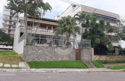 Casa de 700m² com 4 dormitórios na praia de boa viagem - niterói/rj