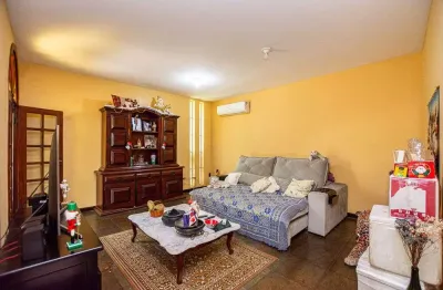 São francisco  realize o sonho de morar em uma casa linear, com quintal e ótima planta  de 4 quartos, 1 ste e garagem