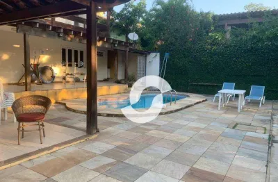 Linda casa! ensolarada, aconchegante, em ótimo condomínio,  com toda a privacidade que você e sua família  procuram. muito verde,  lazer completo!