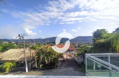 Casa com 3 suítes com closet, 2 piscinas no melhor condomínio da região.
