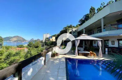 Casa com vista para o mar e cartões postais do rio.
