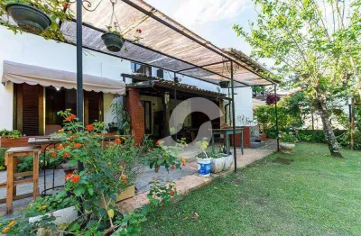 Casa com 3 dormitórios à venda, 164 m² por R$ 980.000,00 - Pendotiba - Niterói/RJ