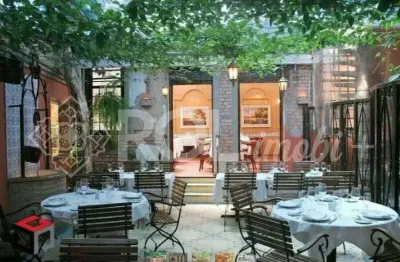 Casa comercial ampla 603 m² - 5 ambientes + mezanino - locação