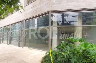 Loja comercial para locação na vila madalena, são paulo-sp: mezanino, 2 banheiros, 235m² de área.