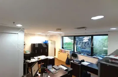 Conjunto comercial reformado - 37 m² - 1 sala - 1 banheiro - copa - 1 vaga - venda