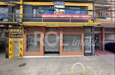 Esta espaçosa loja com uma fachada de 6 metros e um ótimo pé direito de 3 metros, ara locação com 220m² na vila mariana