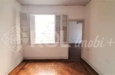 Casa próximo aos comércios de bom retiro, 2 dormitórios, sem vaga