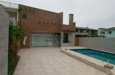 Casa sobrado, a 500 metros do mar, residência multifamilar, contendo 3 imóvel