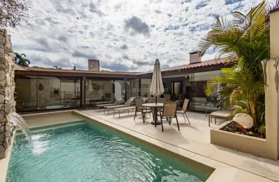 Casa com 4 quartos à venda na Rua Doutor Nelson de Souza Pinto, 1004, São Lourenço, Curitiba, 343 m2 por R$ 2.500.000