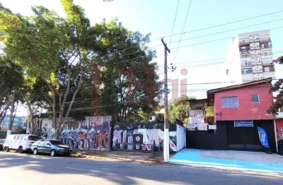 Vende-se ou aluga-se terreno com 1.098m² na vila formosa com possibilidade de chegar a 1.550m².