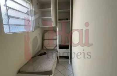 Apartamento em predio pequeno de frente, proximo a marginal, comercio em geral
