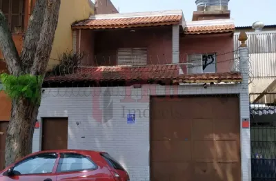 Casa assobradada, com vaga paea 4 carros, proximo a marginal, comercio em geral
