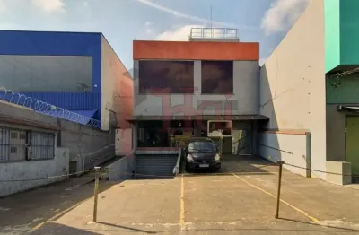 Loja comercial com excelente localização e infraestrutura completa