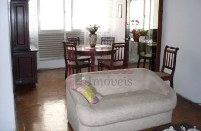 Apartamento claro com dois banheiros, sala dois ambientes em ótimo estado