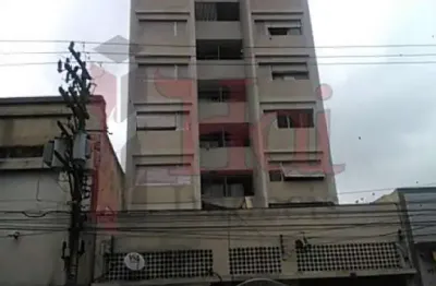 Um dormitório, com varanda, fundo, elevador, farto transporte publico, espaçoso.