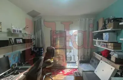 Apartamento de frente no bom retiro,proximo a padaria, açougue.metro, colegios, feira, comercio.